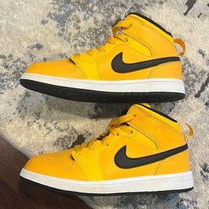Jordan one mid size 1.5 barely worn no box